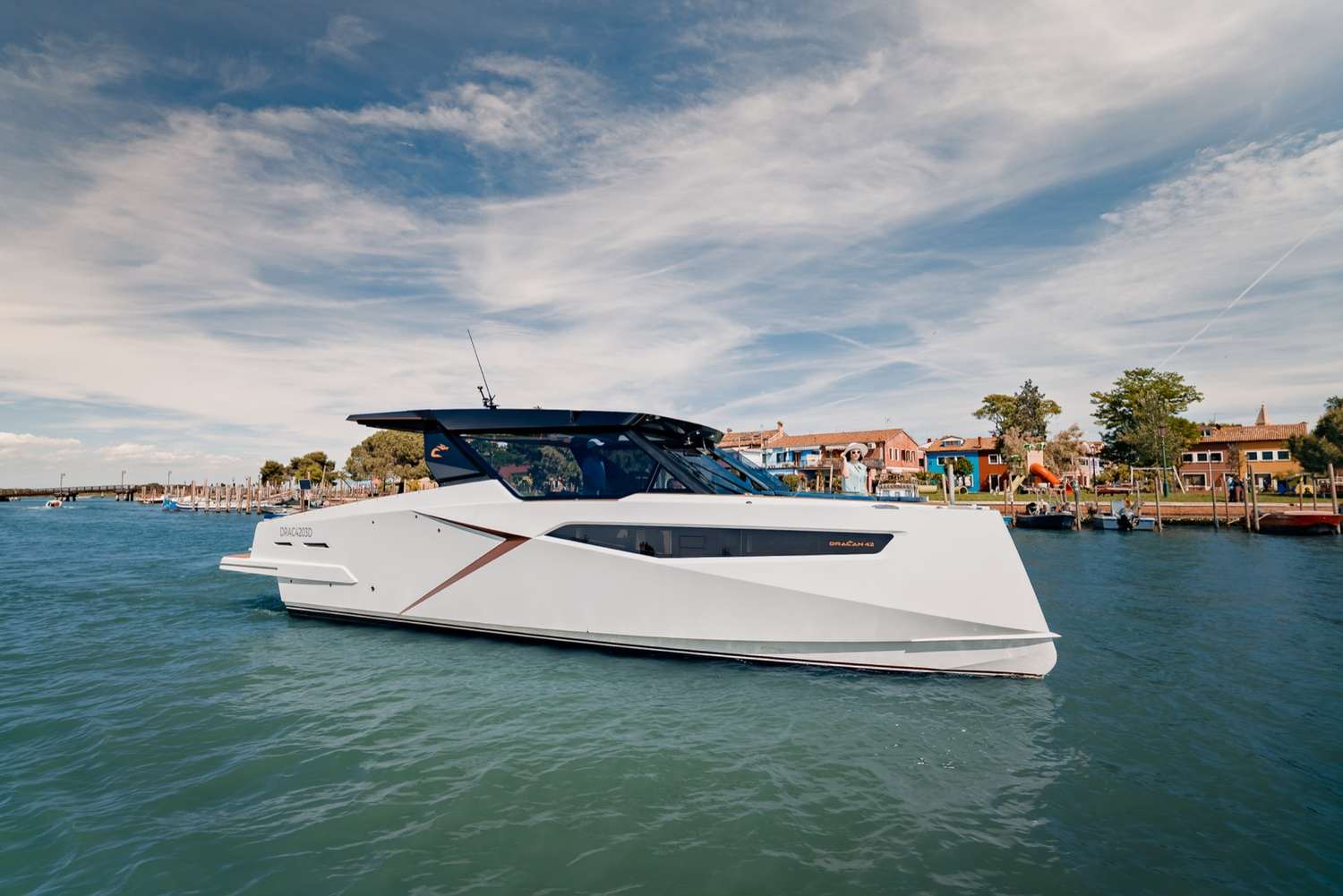 Dracan 42 Seitenprofil in der Lagune von Venedig